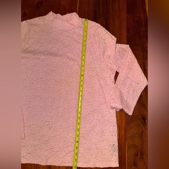 Torrid light puck lace long sleeve mock turtleneck top
Sz 1X - Picture 7 of 8